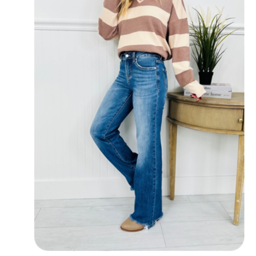 NWT Moco Boutique Fray All Day Tummy Support Straight Jeans